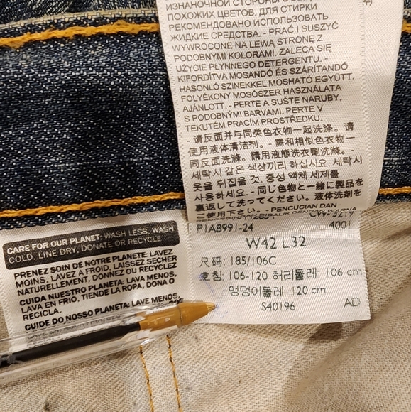 Men's Levi's 559s. Size Big and Tall 42x32 will fit 45x32.  Distressed Look. - Picture 7 of 13